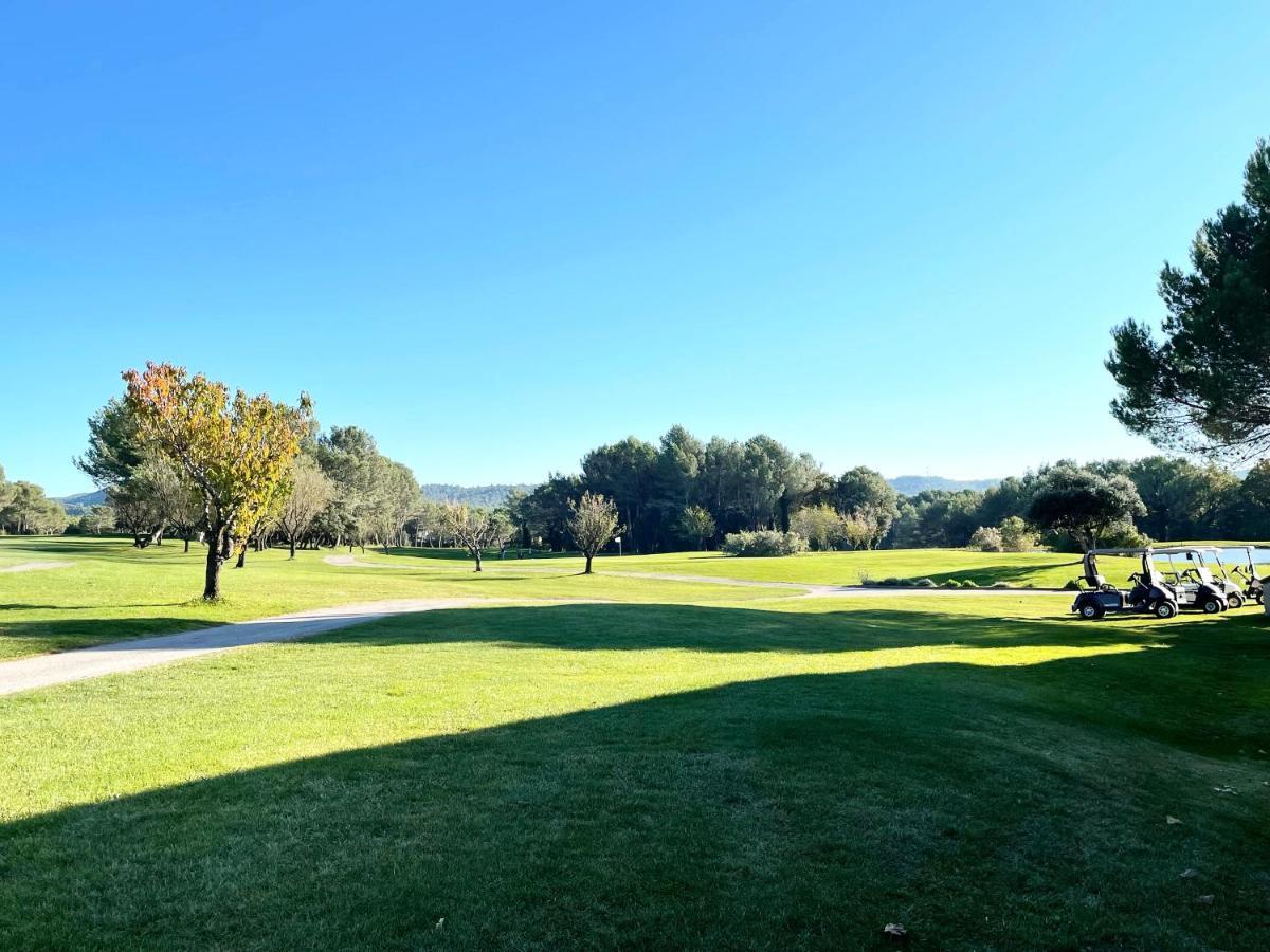 Appartement Golf De Pont Royal Mallemort Exterior foto